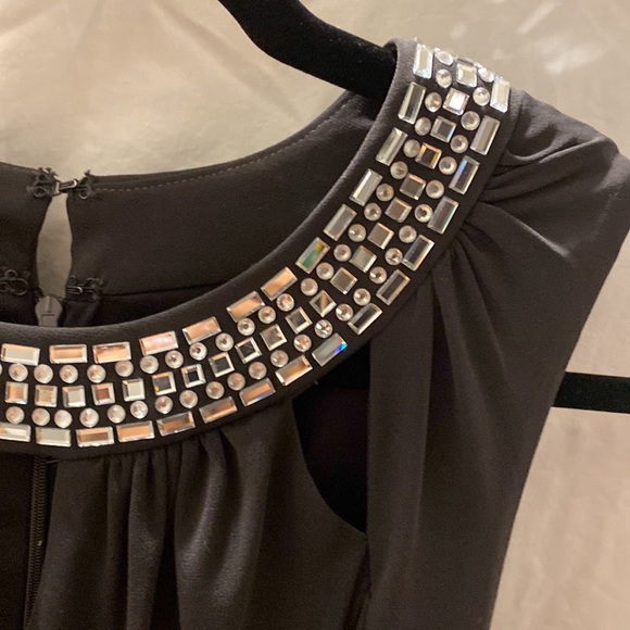 ✨ Jewel Neck Gown - Picture 2 of 6